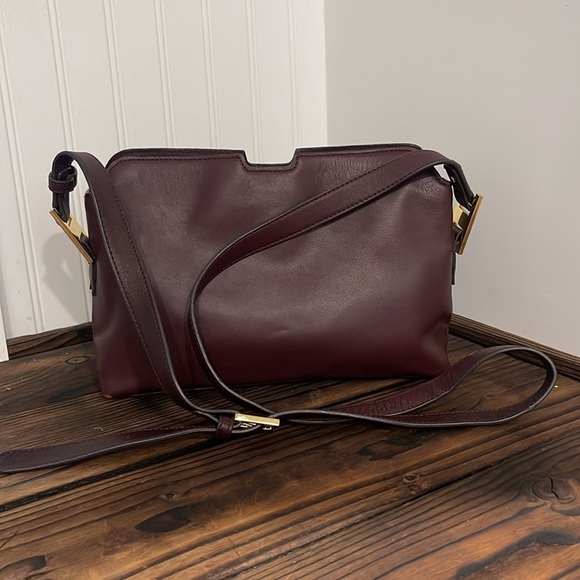 India Hicks Burgundy Leather Crossbody Adjustable Strap Shoulder Bag - Picture 3 of 7